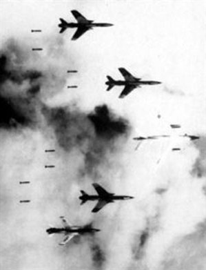 Ngay đêm đầu của Chiến dịch lập kích đường không chiến lược, không quân Mỹ đã ồ ạt dội bom xuống các sân bay của ta trên miền Bắc và nhiều khu vực của Hà Nội